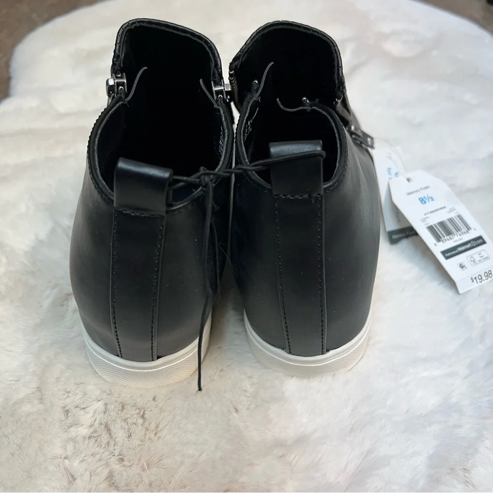 Time and Tru Black Slip-On Sneakers - Picture 5 of 10